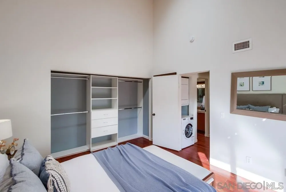 141 Sea Cliff Way Del Mar, CA 92014 - Photo 23 of 65 a room with wooden floor and windows