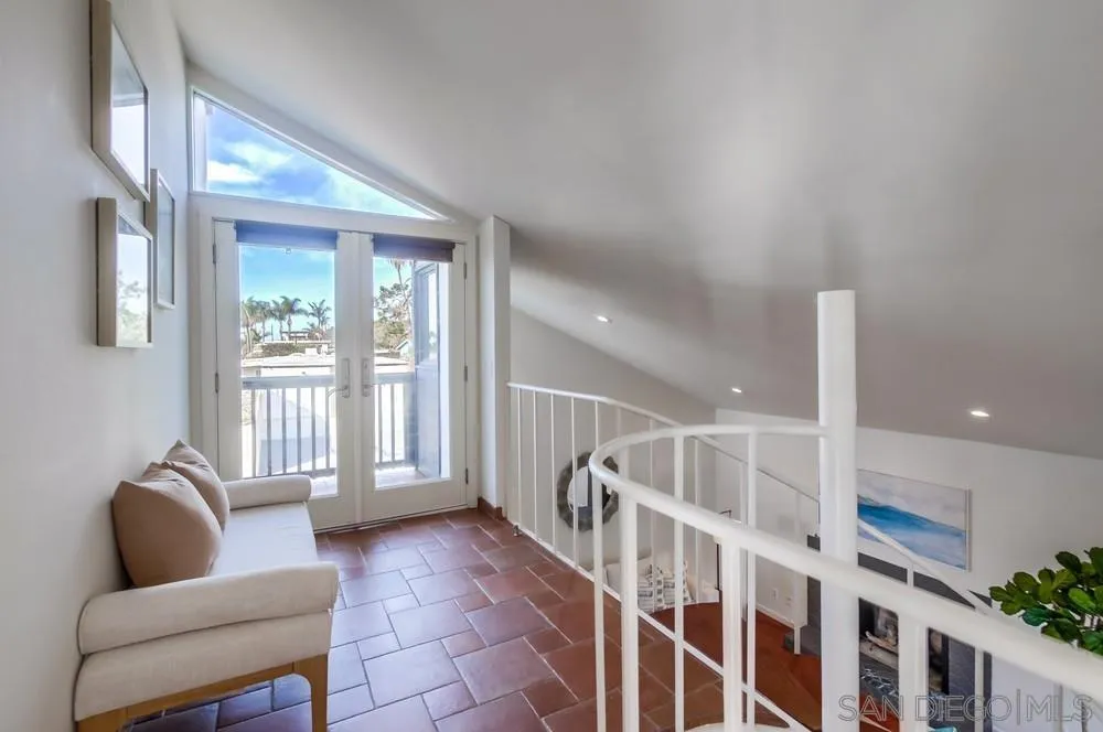 141 Sea Cliff Way Del Mar, CA 92014 - Photo 32 of 65 a view of entryway with livingroom