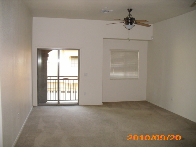 280 South Evergreen Road, Unit 1273 Tempe, AZ 85288 - Photo 2 of 8 FAMILY ROOM