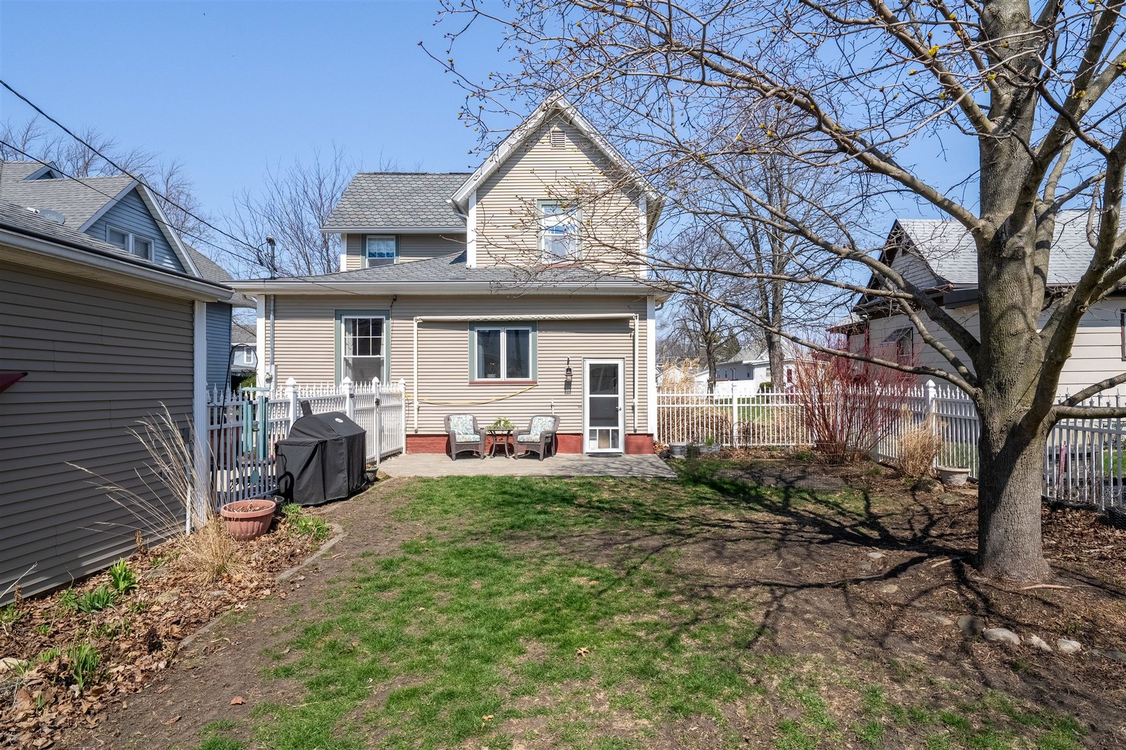 616 East Madison Street Pontiac, IL 61764 - Photo 29 of 37 a view of a house with backyard and a tree