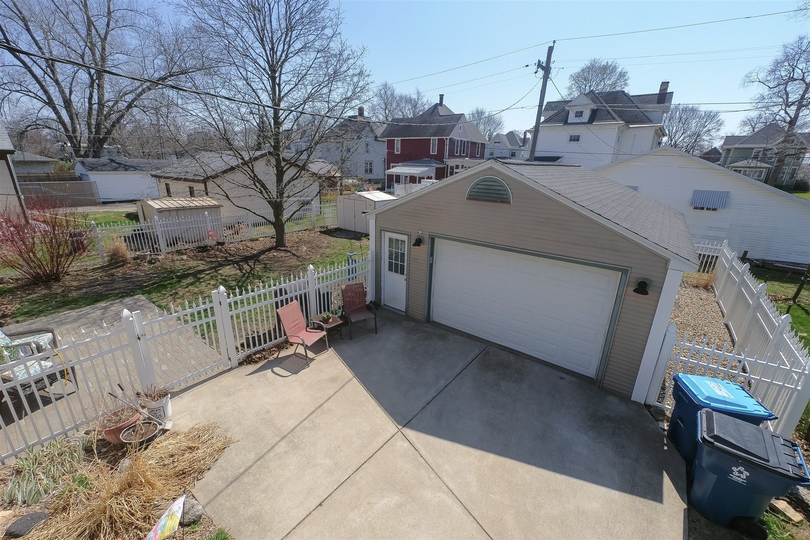 616 East Madison Street Pontiac, IL 61764 - Photo 33 of 37 a aerial view of a house with a yard