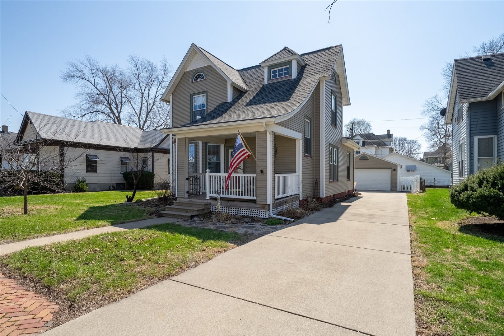 616 East Madison Street Pontiac, IL 61764 - Photo 37 of 37 a view of a house with a yard and plants