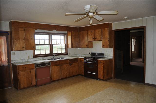875 Victor Hill Road Greer, SC 29651 - Photo 3 of 7