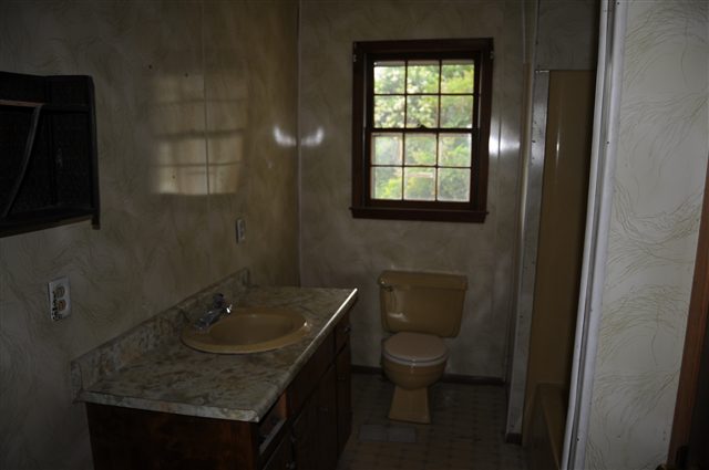 875 Victor Hill Road Greer, SC 29651 - Photo 4 of 7