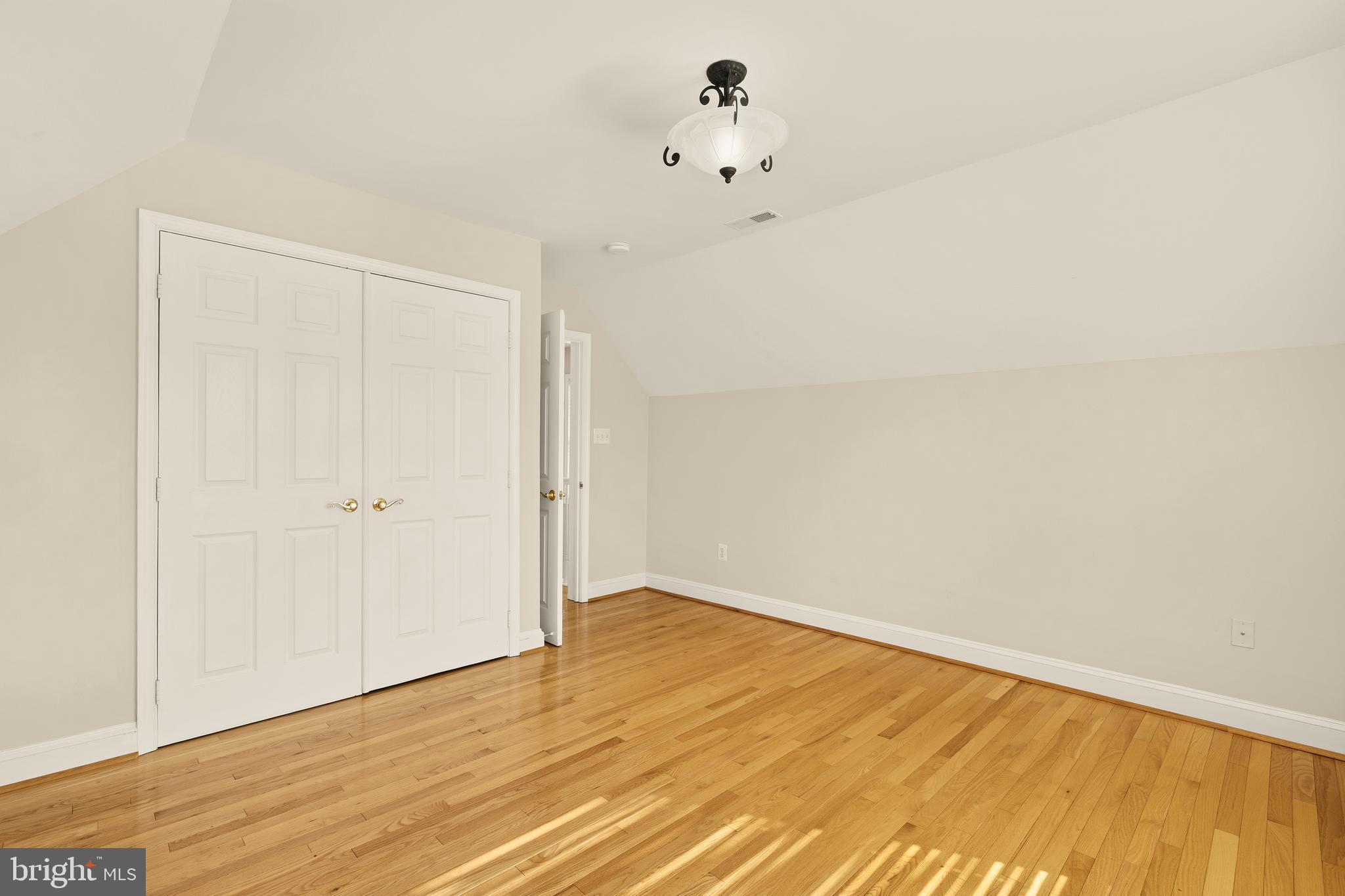 20407 Peach Tree Road Dickerson, MD 20842 - Photo 27 of 53 a view of an empty room