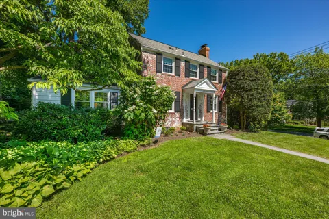 $1,495,000 | 5901 Devonshire Drive, Bethesda, MD 20816