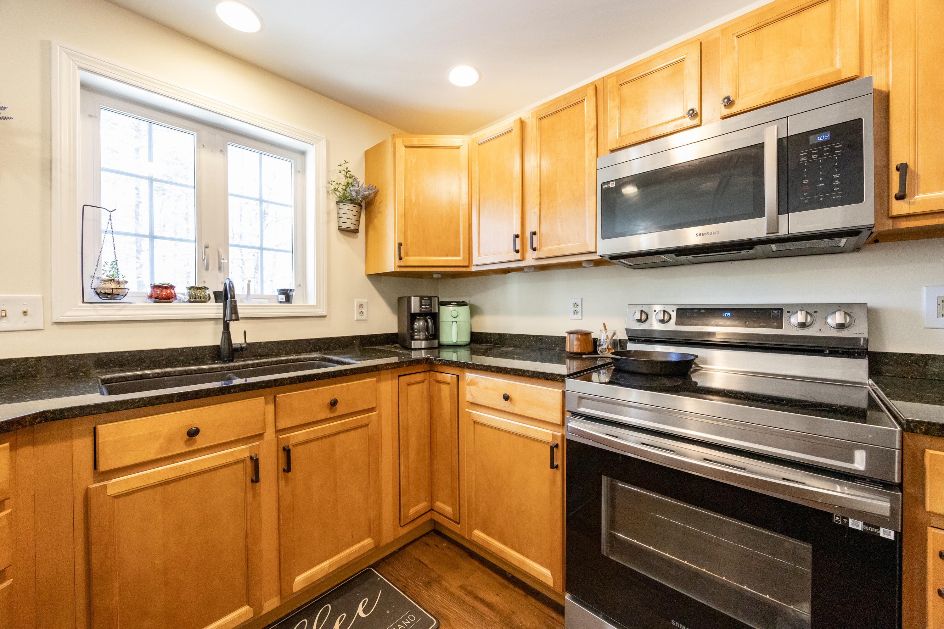 14 Ledges Court, Unit 14 Lewiston, ME 04240 - Photo 2 of 33 IMG_4856