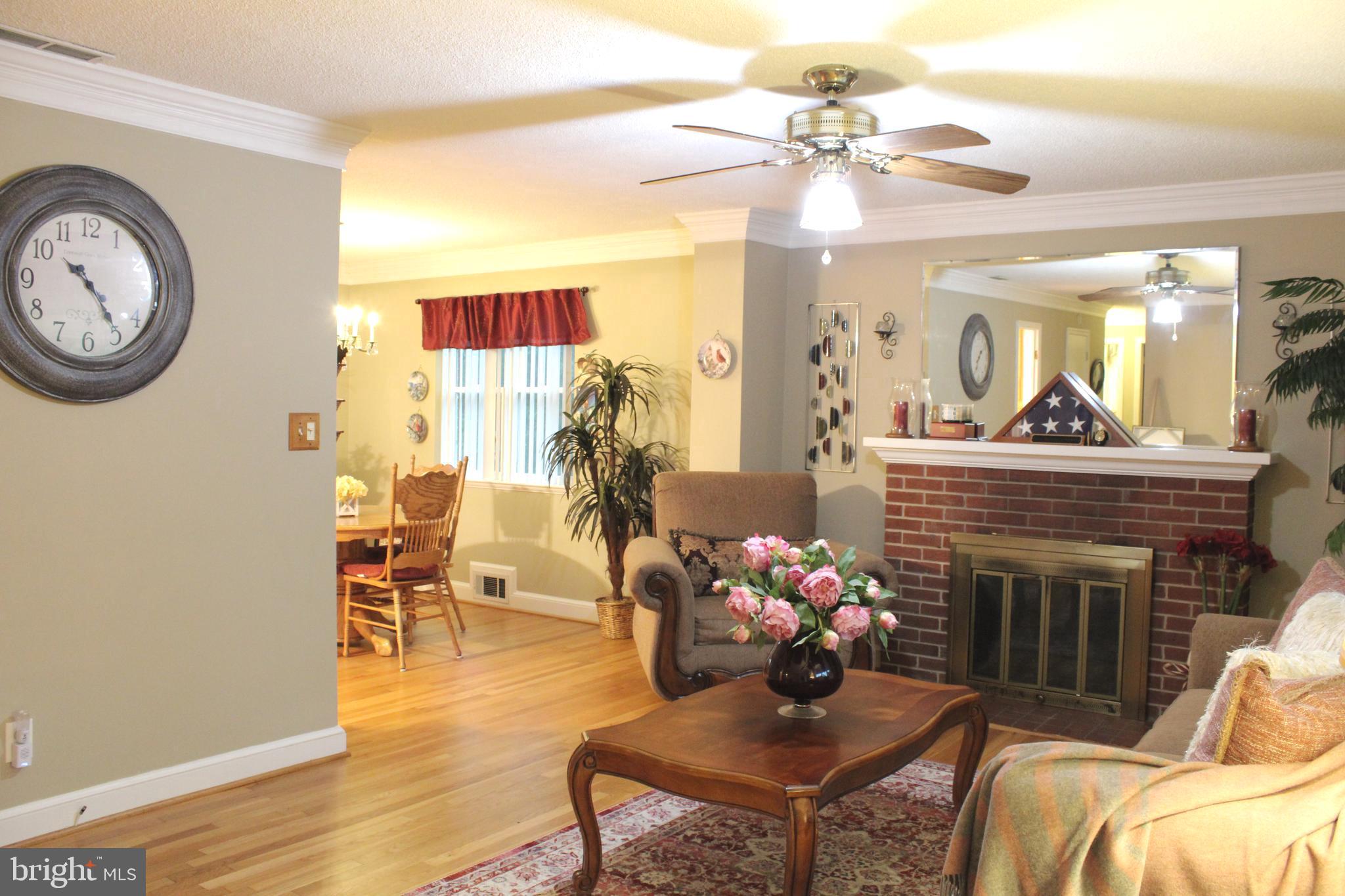 6524 Little Falls Road Arlington, VA 22213 - Photo 3 of 22 Living room
