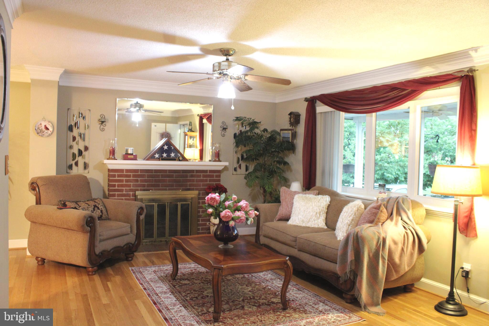 6524 Little Falls Road Arlington, VA 22213 - Photo 4 of 22 Living room #2