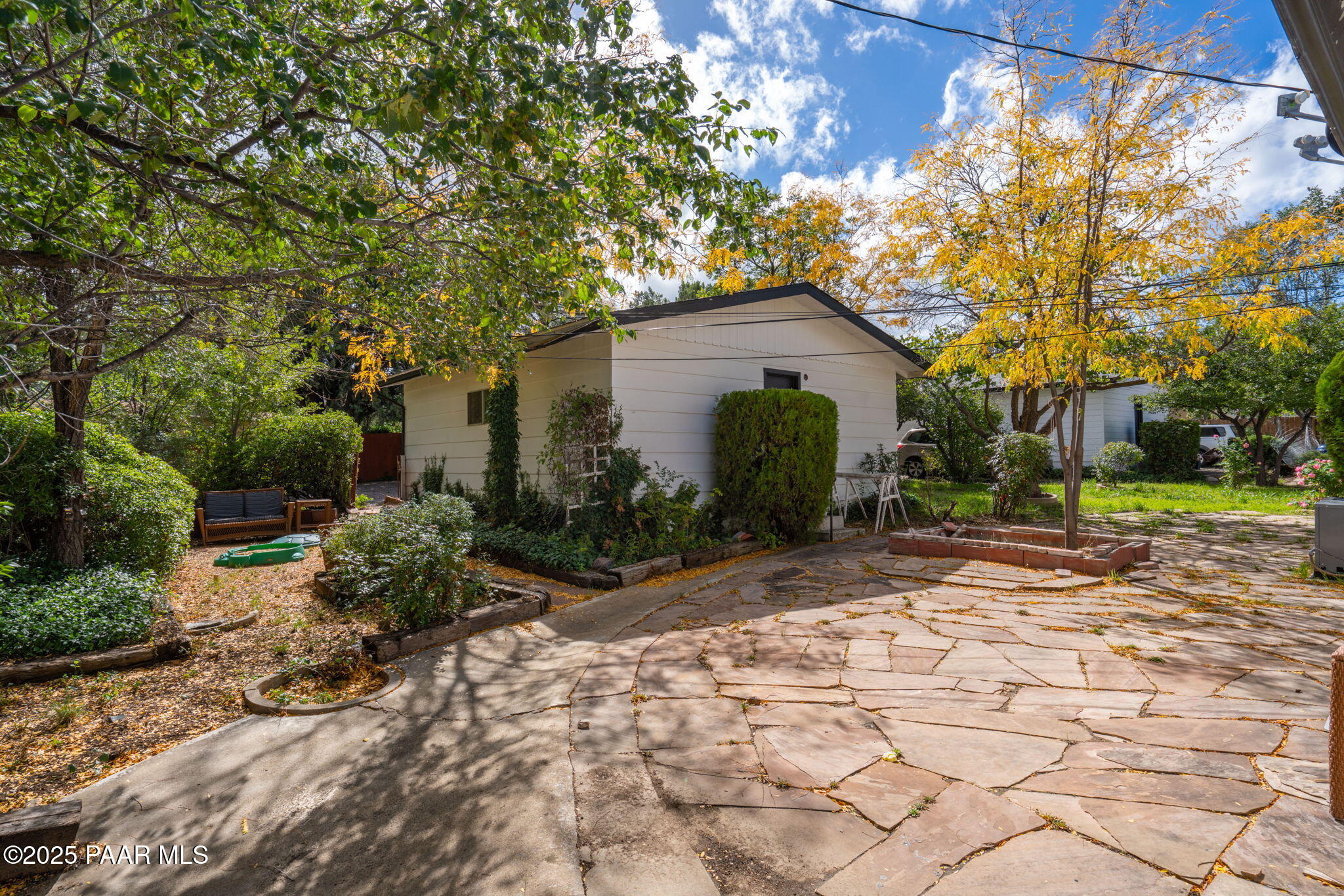 1213 Stetson Road Prescott, AZ 86303 - Photo 29 of 34 a front view of a house with garden
