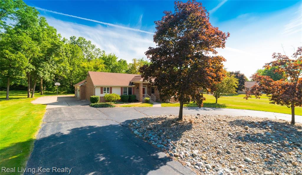1242 Ruby Avenue Rochester Hills, MI 48309 - Photo 2 of 35