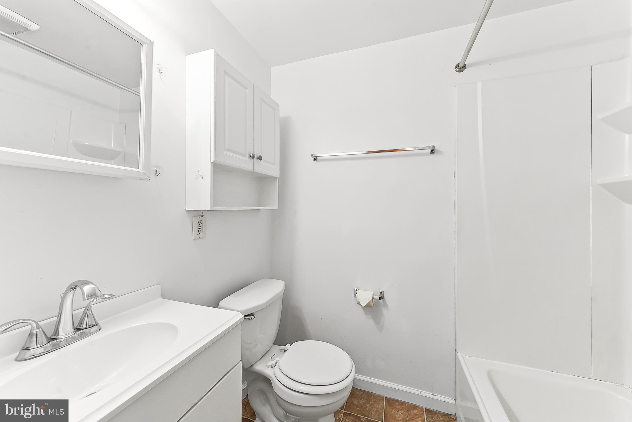 129 Alverstone Road Clifton Heights, PA 19018 - Photo 12 of 19 Primary Bath