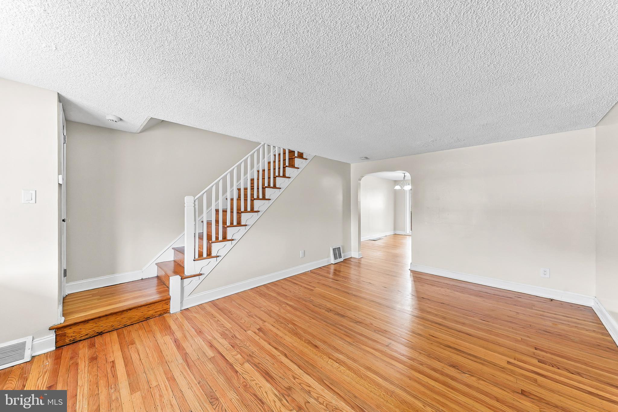 129 Alverstone Road Clifton Heights, PA 19018 - Photo 3 of 19 Living room