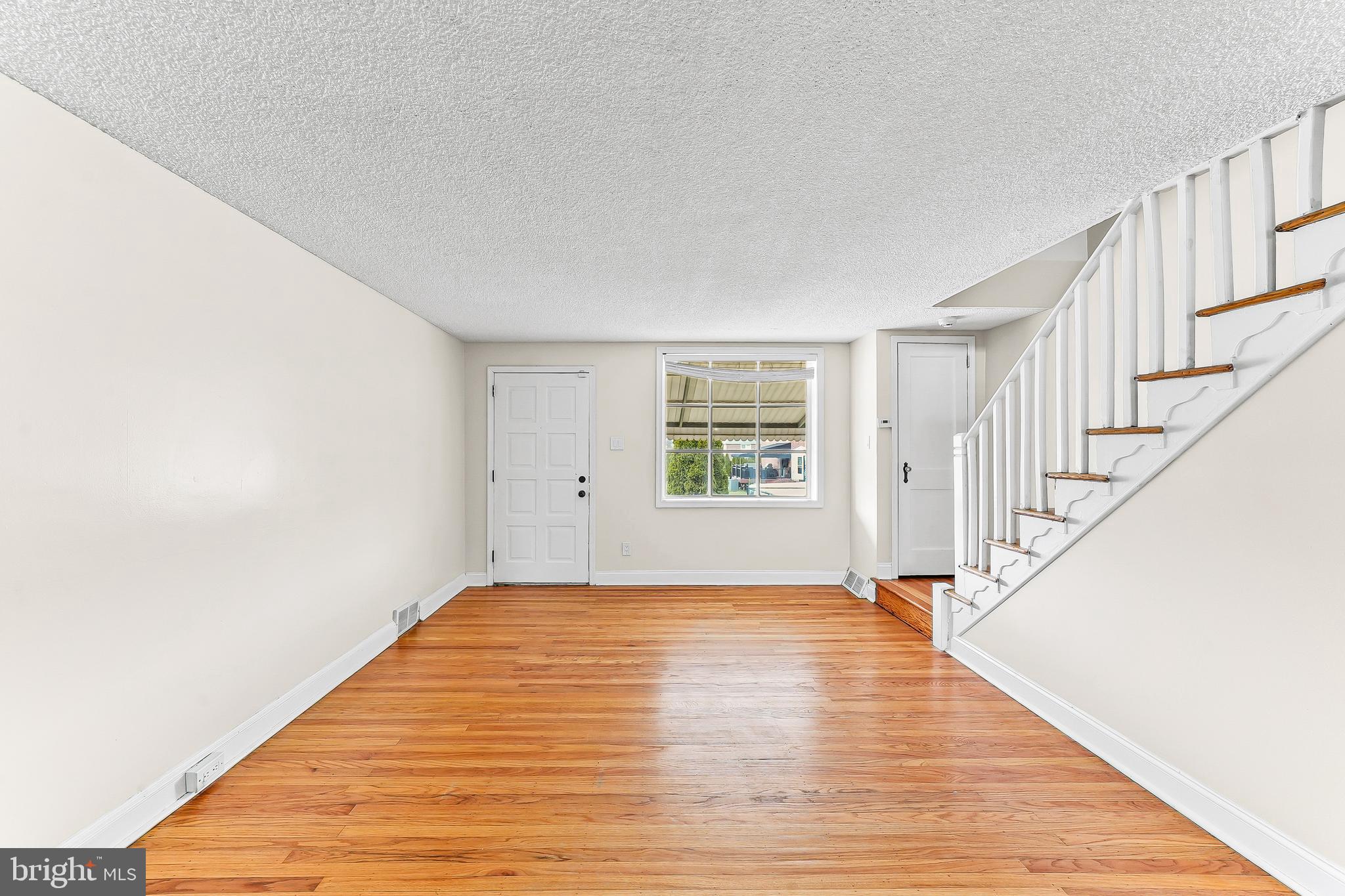 129 Alverstone Road Clifton Heights, PA 19018 - Photo 4 of 19 Hardwood floors