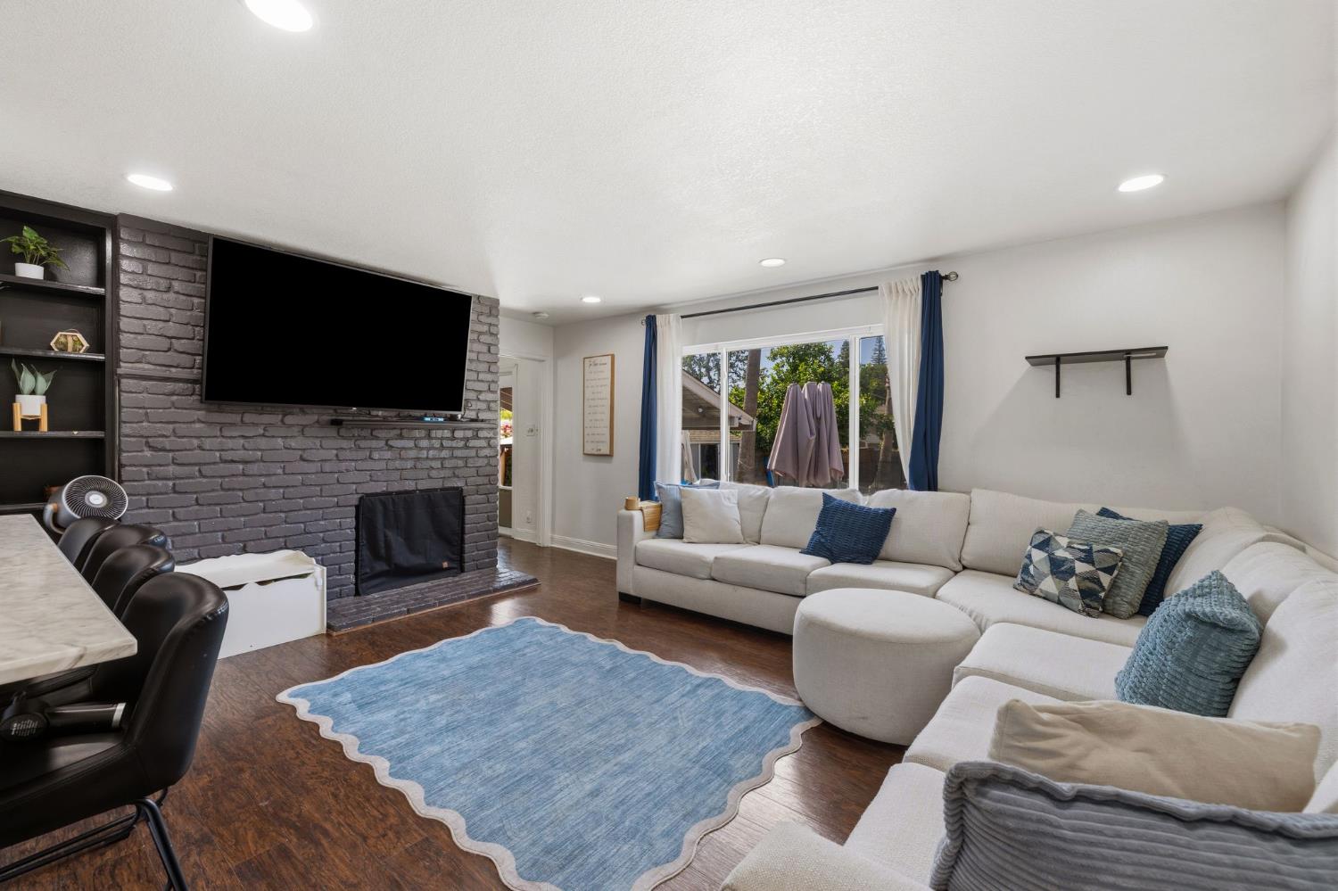 5222 Locust Avenue Carmichael, CA 95608 - Photo 5 of 26