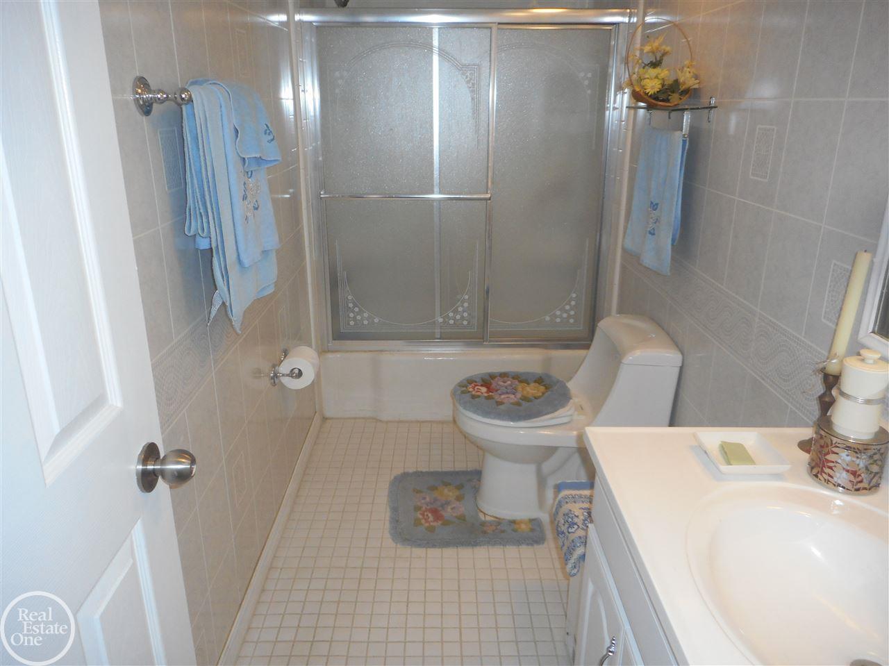 20720 Marter Road Grosse Pointe, MI 48236 - Photo 16 of 24