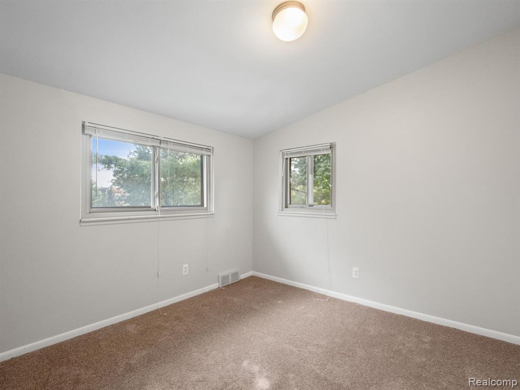 1195 Derby Road, Unit 8 Birmingham, MI 48009 - Photo 12 of 32