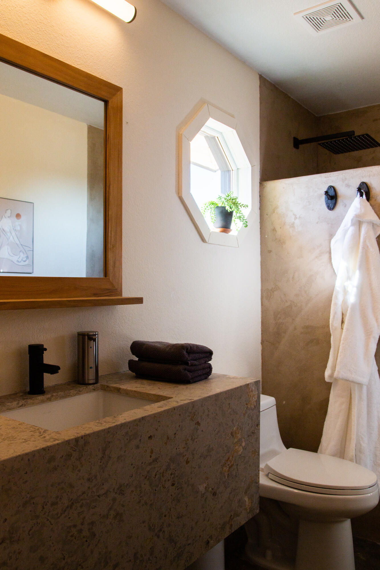 382 Cherokee Trail Yucca Valley, CA 92284 - Photo 28 of 66 a bathroom with a sink and a mirror
