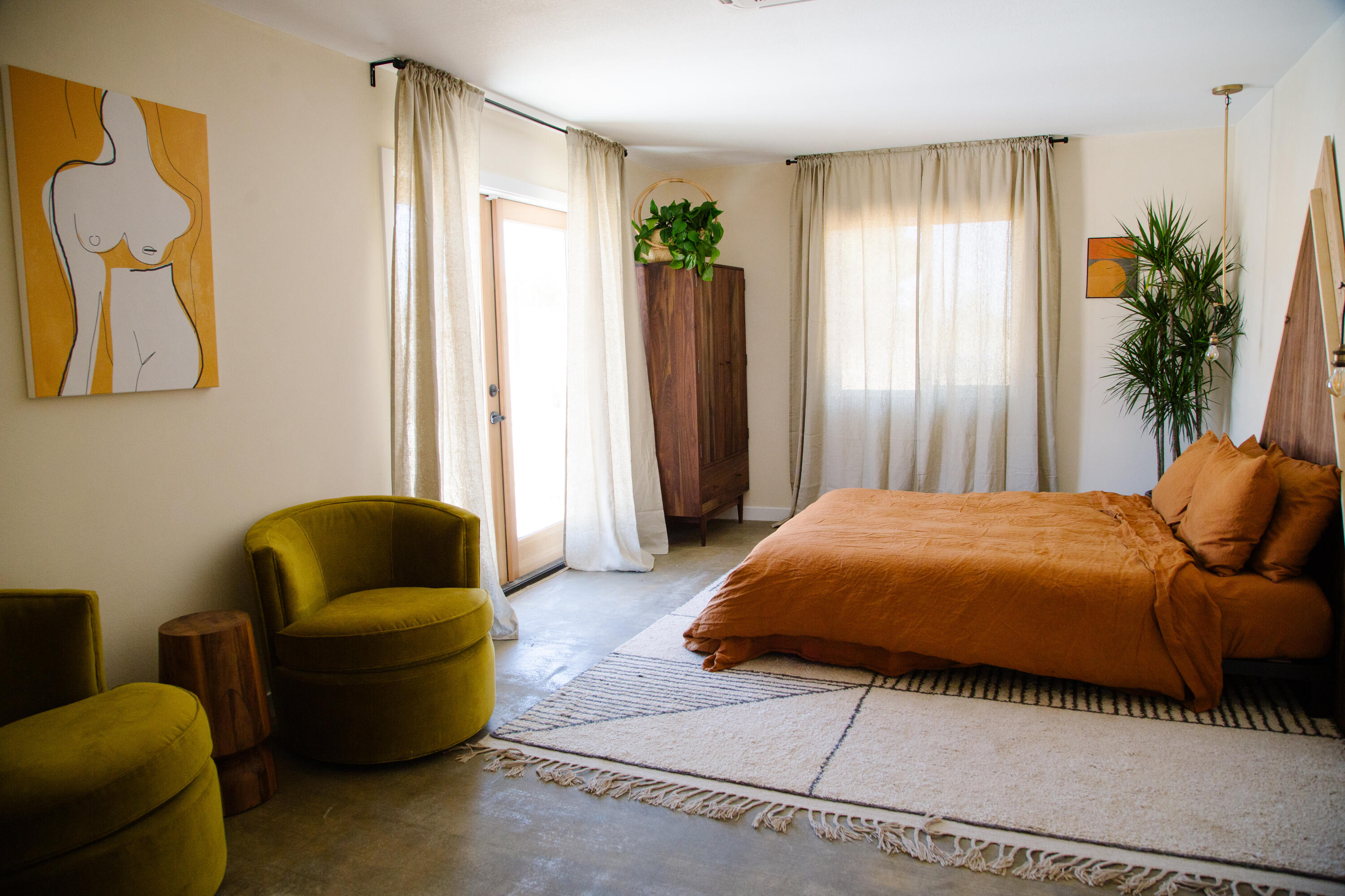 382 Cherokee Trail Yucca Valley, CA 92284 - Photo 37 of 66 a bedroom with a bed and a couch
