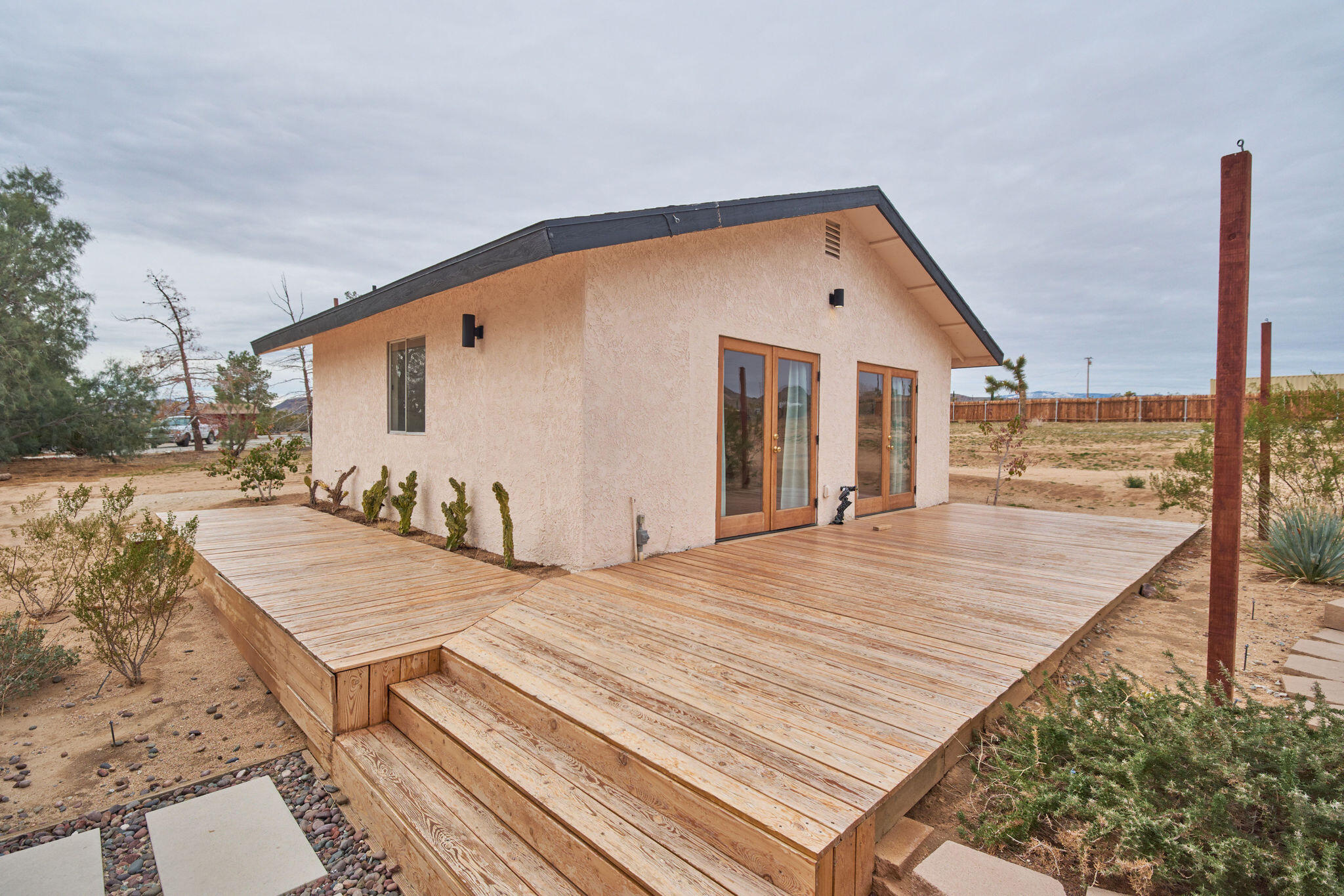 382 Cherokee Trail Yucca Valley, CA 92284 - Photo 48 of 66 a front view of a house with a yard