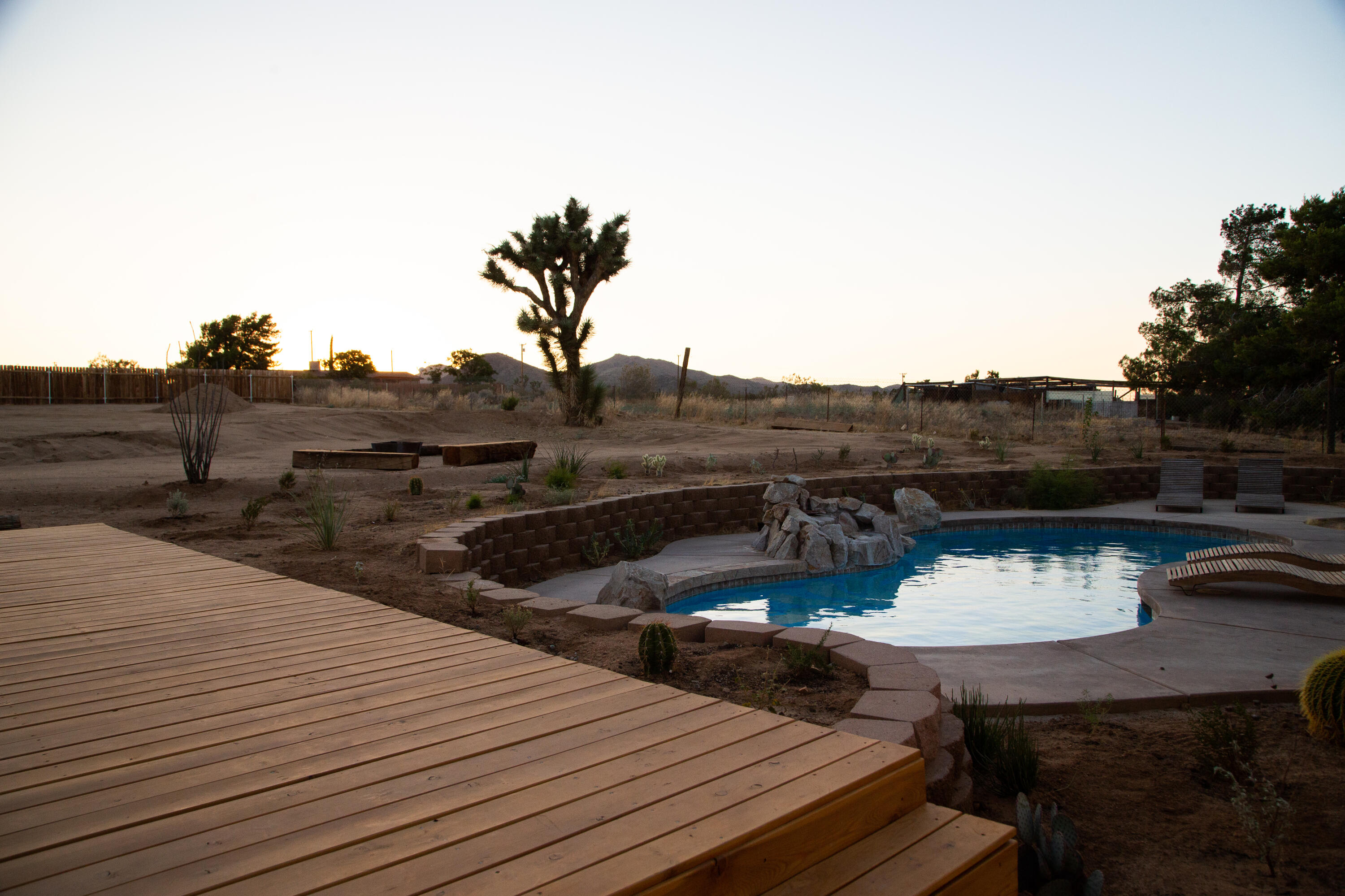 382 Cherokee Trail Yucca Valley, CA 92284 - Photo 58 of 66 a view of a terrace with sitting area