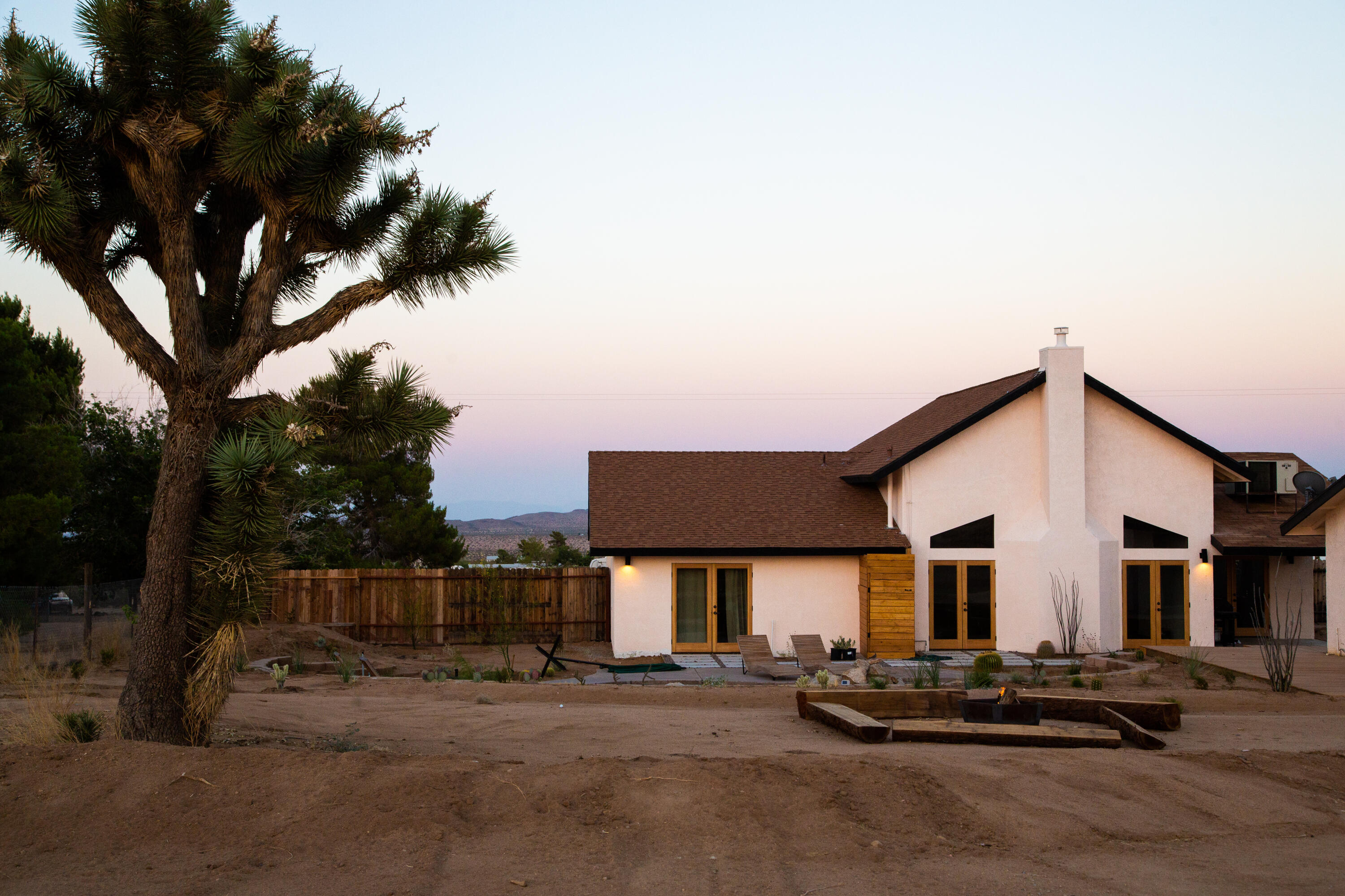 382 Cherokee Trail Yucca Valley, CA 92284 - Photo 59 of 66 a front view of a house with a yard
