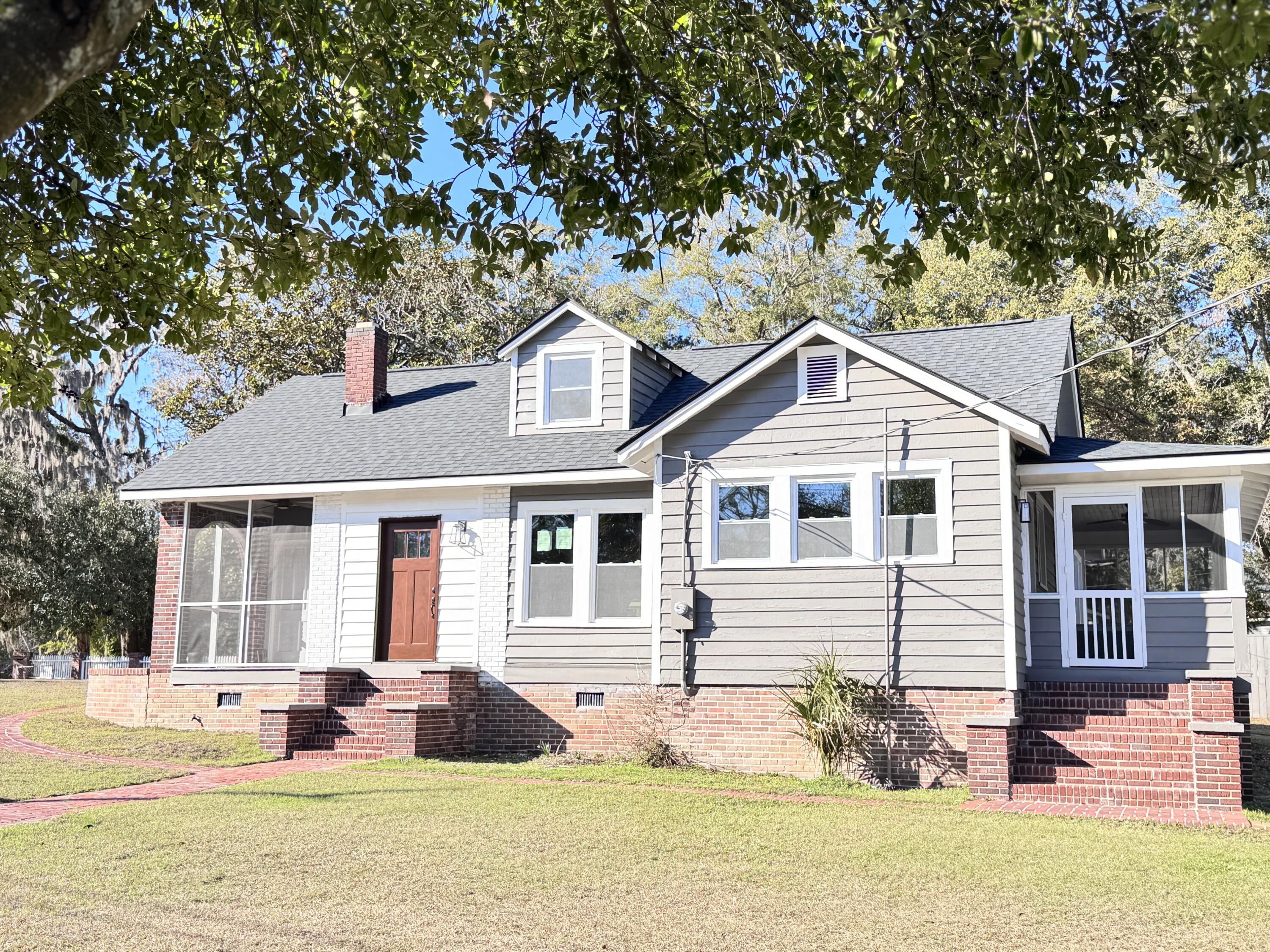 303 Warren Street Walterboro, SC 29488 - Photo 1 of 142 303 Warren Street