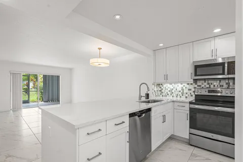 $169,900 | 3090 Holiday Springs Boulevard, Unit 109, Margate, FL 33063