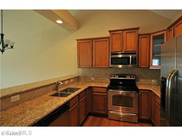 408 Crosswick Road Clemmons, NC 27012 - Photo 4 of 12 Kitchen. Kitchen w/stainless appliances
