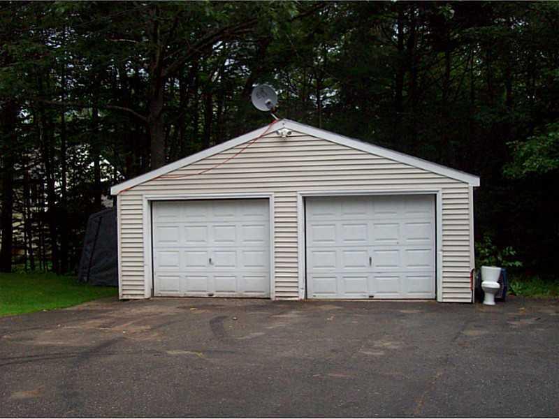 566 Bog Road Hermon, ME 04401 - Photo 4 of 22 Parking Lot/Garage.