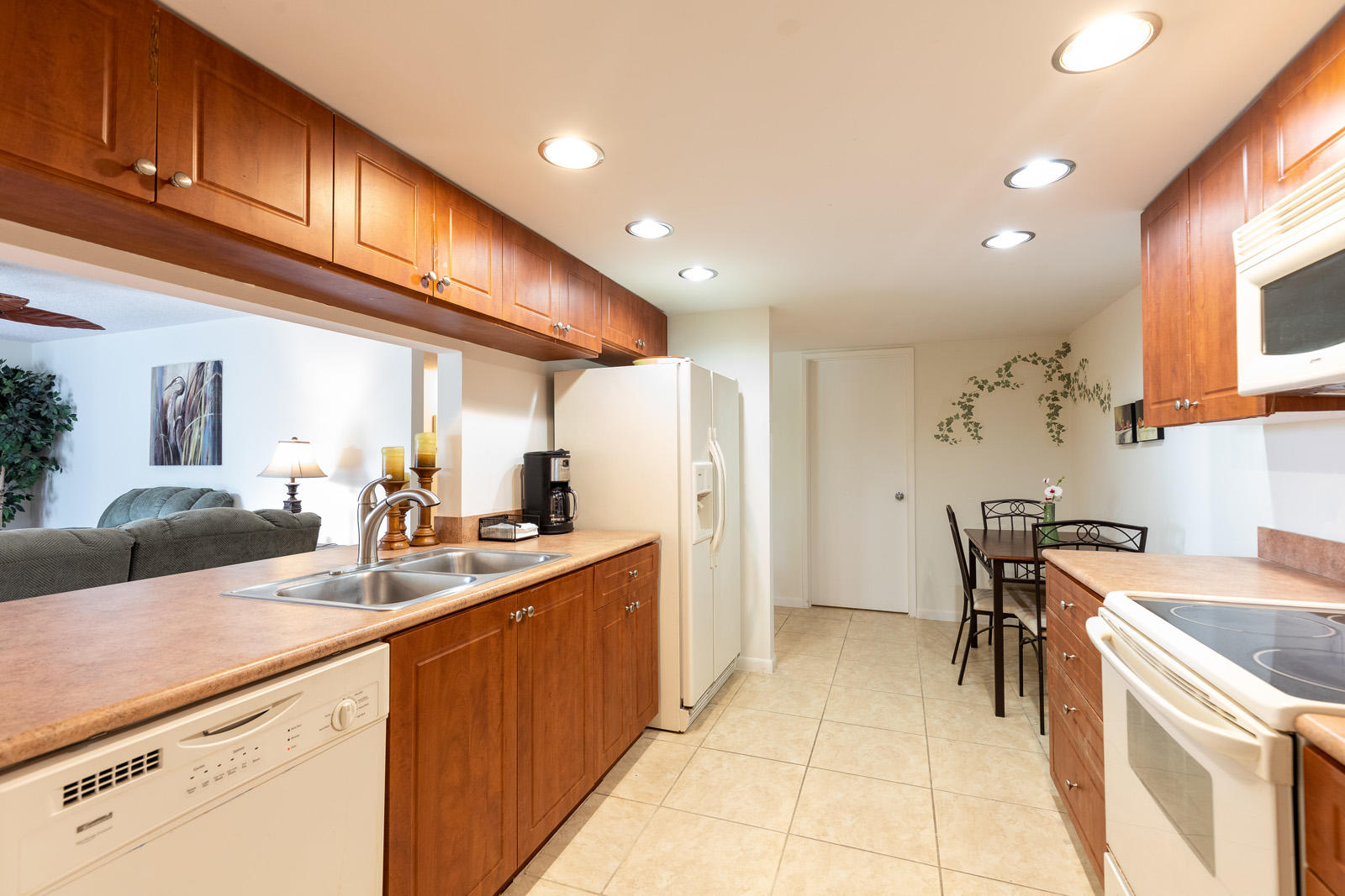 2025 Lavers Circle, Unit D505 Delray Beach, FL 33444 - Photo 6 of 23 8