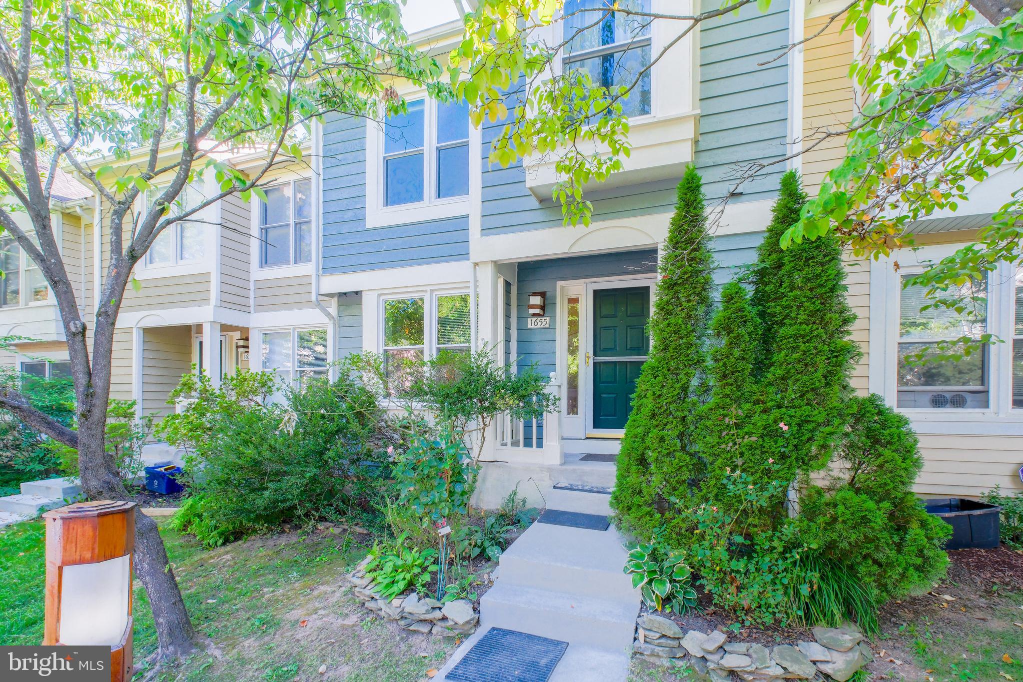 1655 Oak Spring Way Reston, VA 20190 - Photo 3 of 52 Welcome Home!