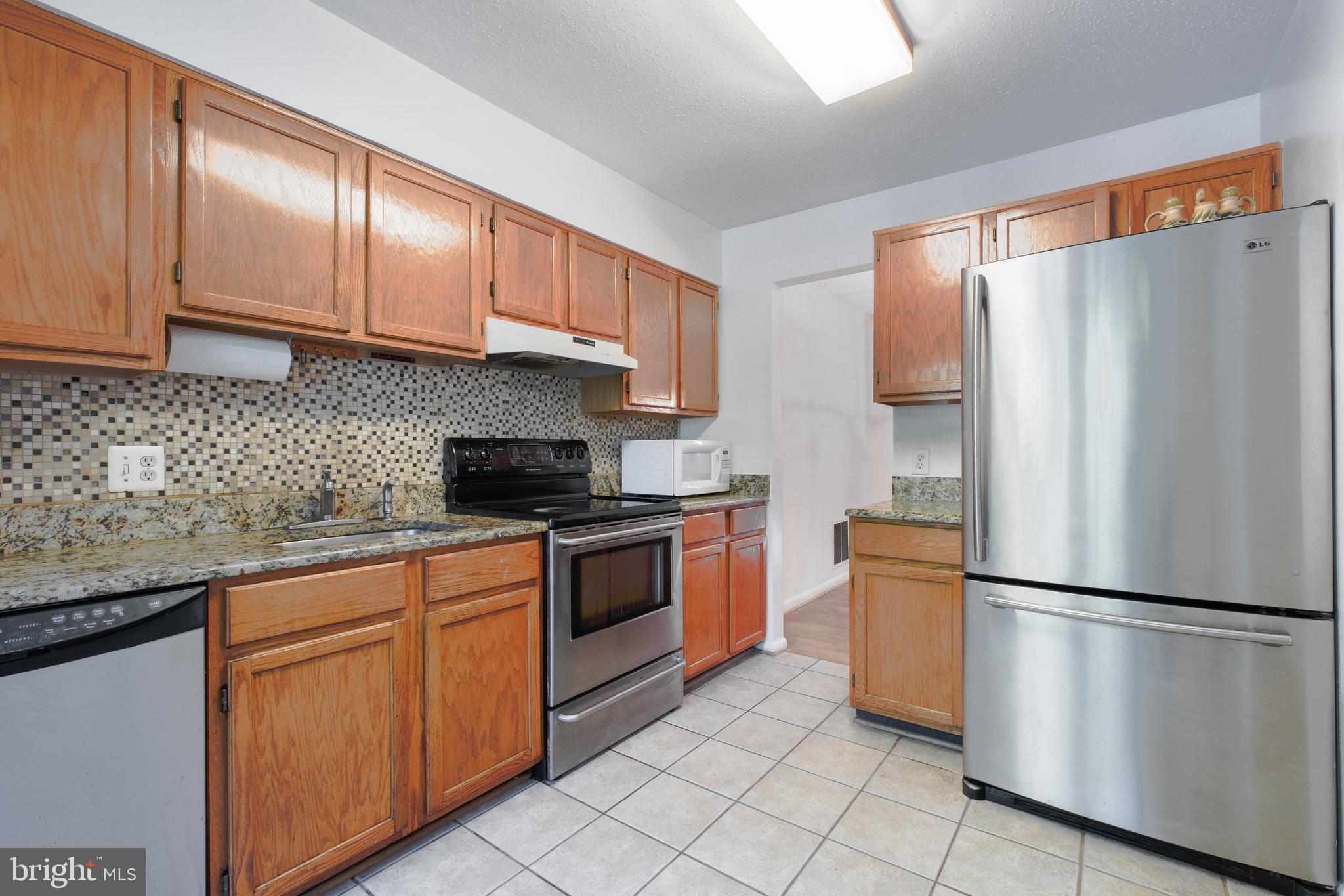 1655 Oak Spring Way Reston, VA 20190 - Photo 7 of 52 kitchen