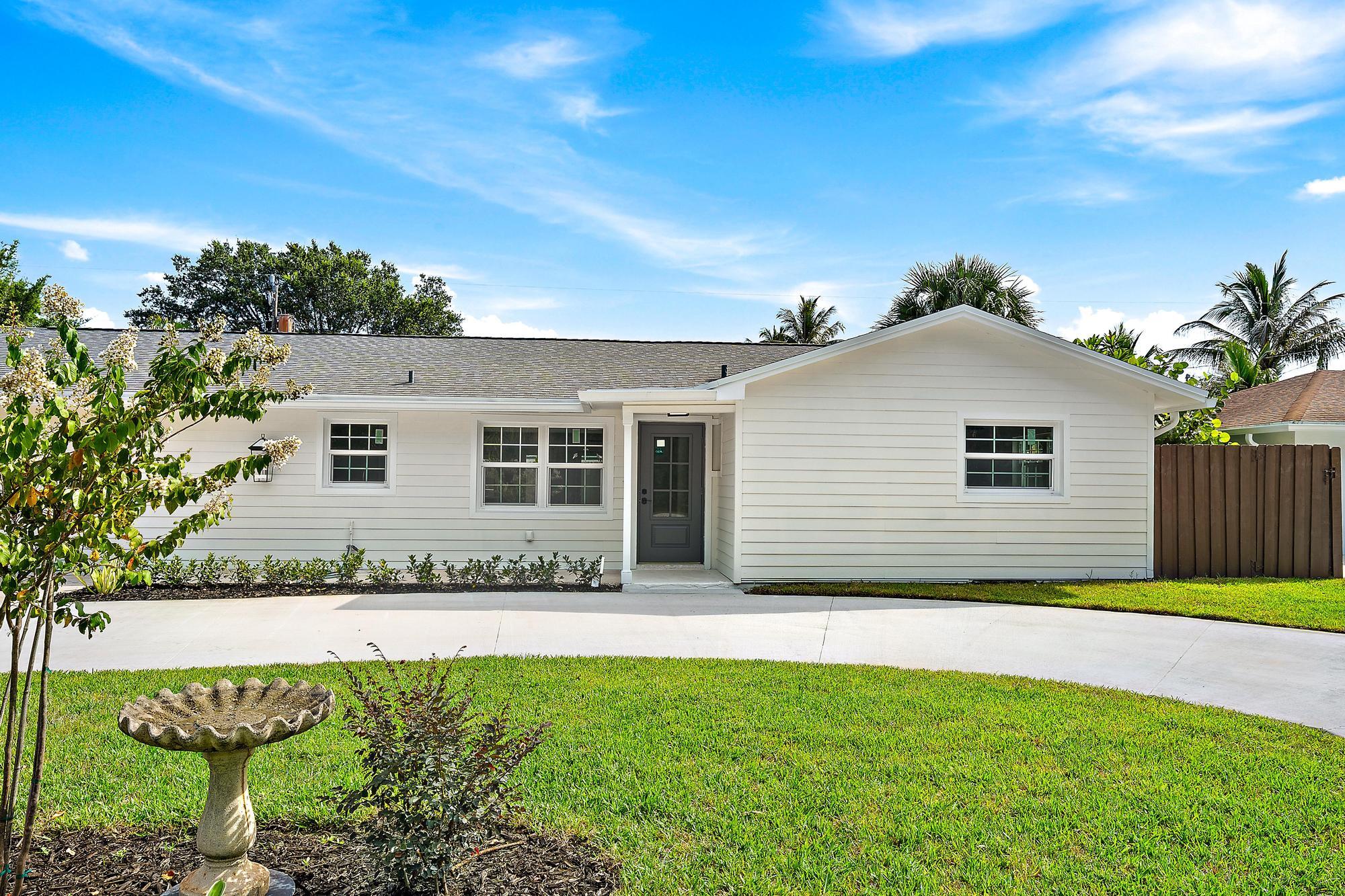 109 East Riverside Drive Jupiter, FL 33469 - Photo 3 of 38 109 E Riverside Dr-23