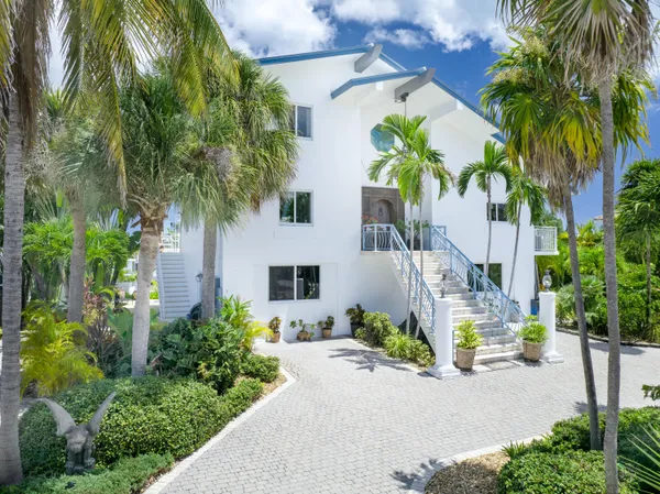 $2,895,000 | 14 Ave F, Marathon, FL 33050