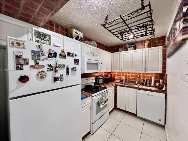 $189,000 | 17530 Northwest 68th Avenue, Unit C4008, Hialeah, FL 33015