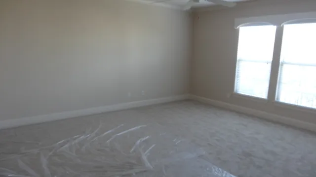 a view of empty room with window