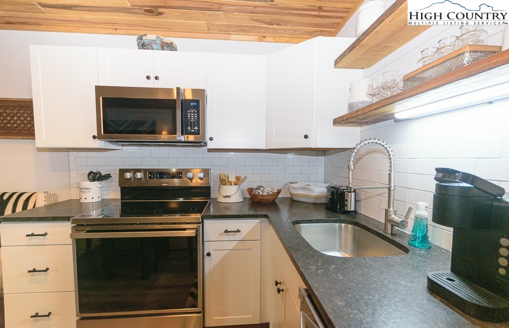 301 Pinnacle Inn Road, Unit 3232 Beech Mountain, NC 28604 - Photo 11 of 40 Gallery Image 11