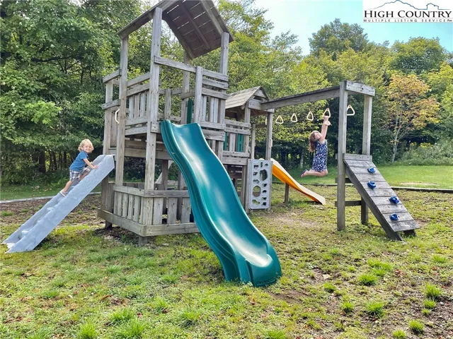 a view of a tennis court