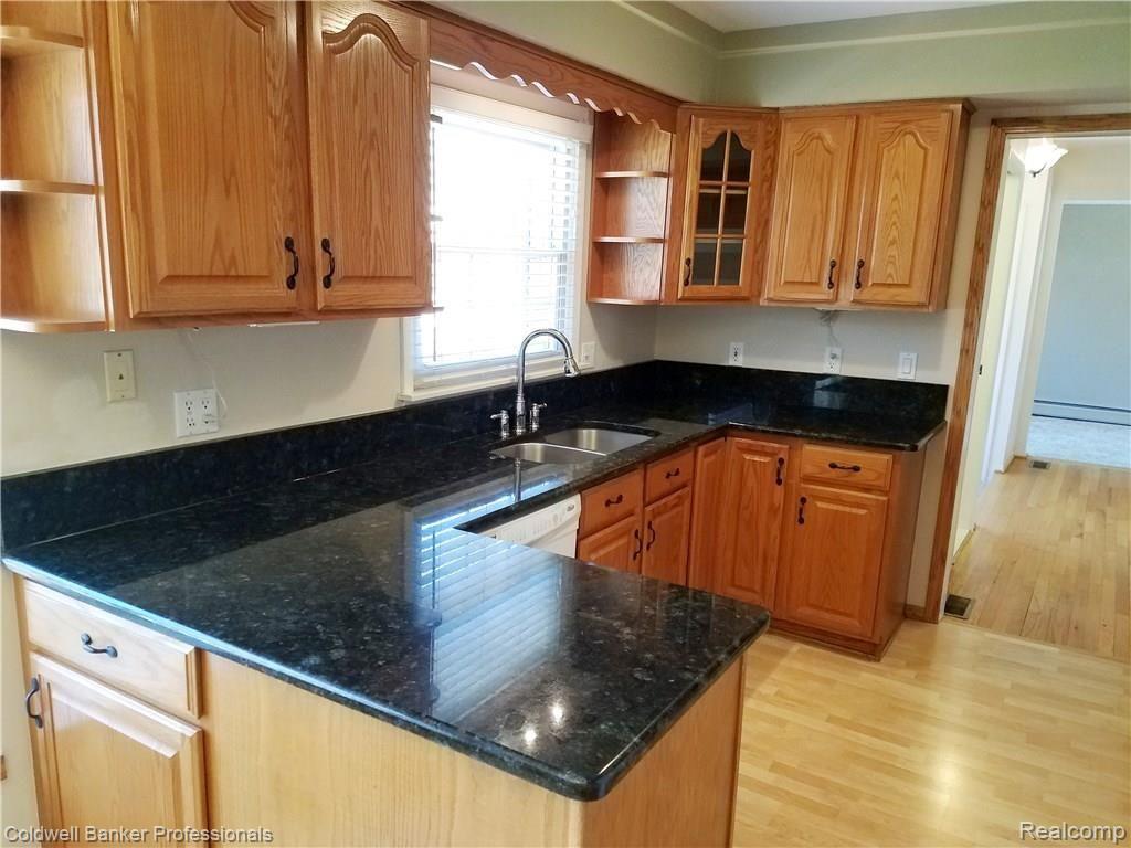 30112 Wicklow Road Farmington Hills, MI 48334 - Photo 8 of 45