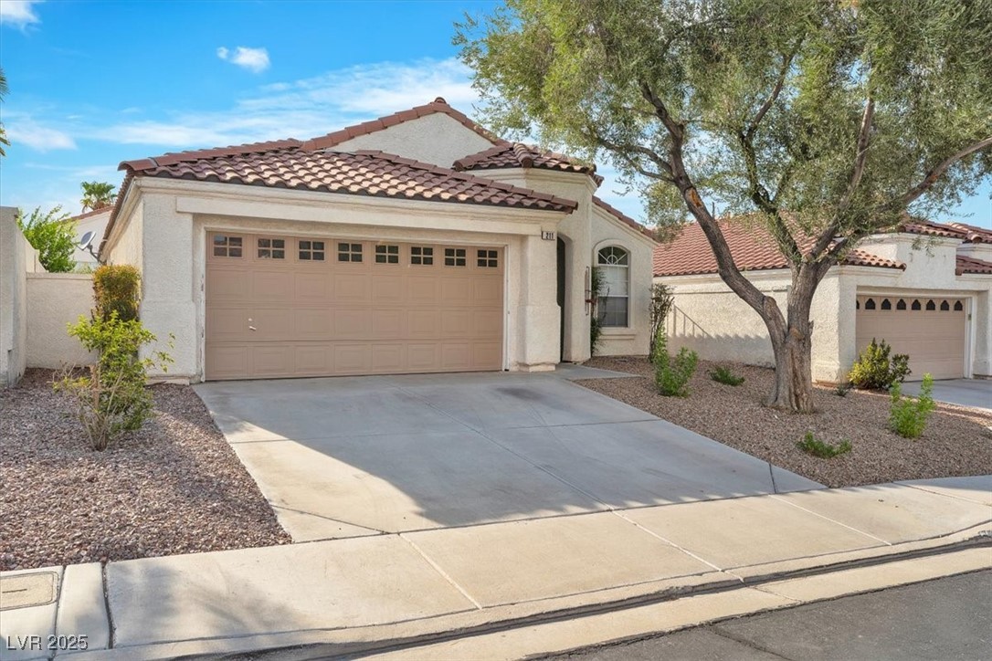 211 Misty Garden Street Henderson, NV 89012 - Photo 3 of 32