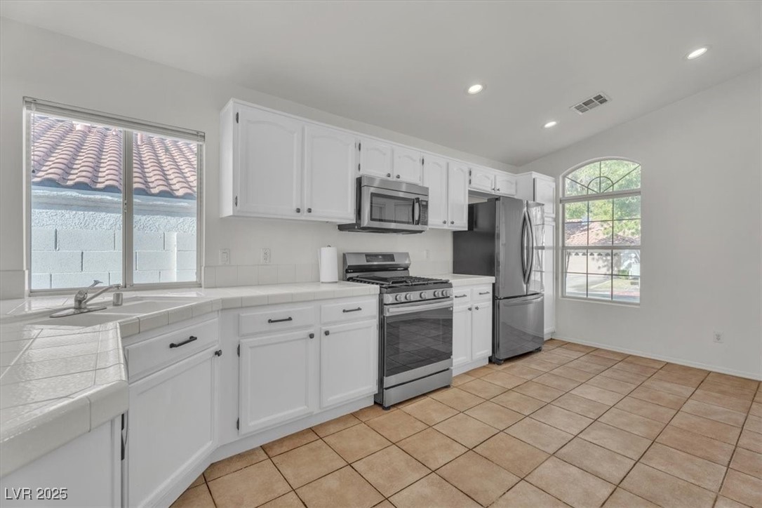 211 Misty Garden Street Henderson, NV 89012 - Photo 9 of 32