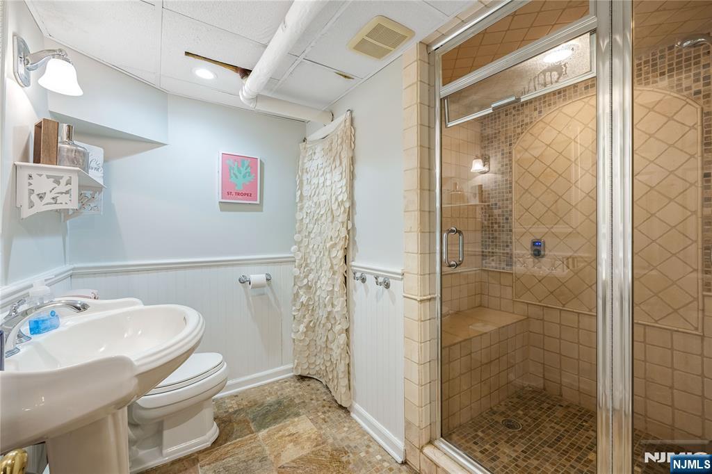 403 Colonial Road Ridgewood, NJ 07450 - Photo 22 of 30