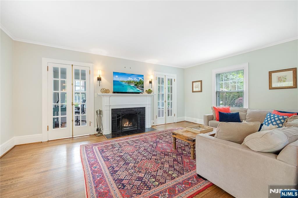 403 Colonial Road Ridgewood, NJ 07450 - Photo 4 of 30
