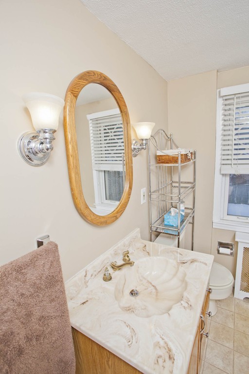 64 Vail Street Springfield, MA 01118 - Photo 11 of 17