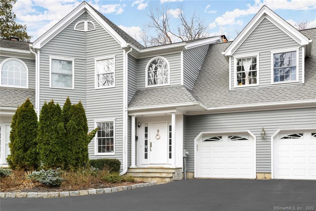 13 Old Stamford Road, Unit 13 New Canaan, CT 06840 - Photo 4 of 39 a view of a house with a yard