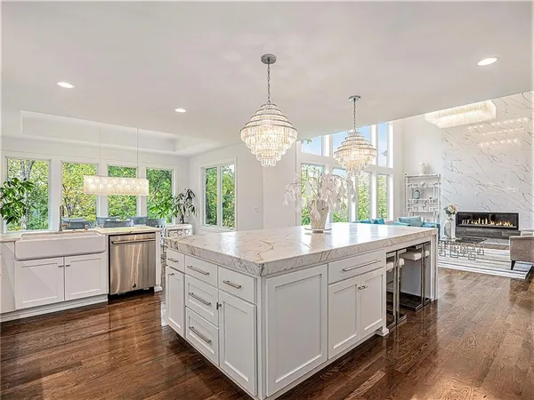 $1,750,000 | 21384 West 93rd Street, Lenexa, KS 66220