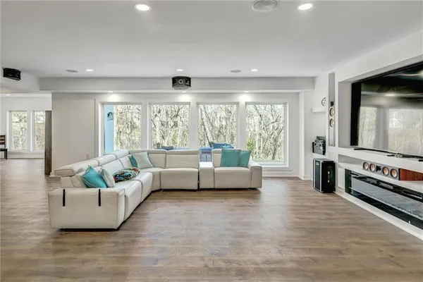 $1,750,000 | 21384 West 93rd Street, Lenexa, KS 66220