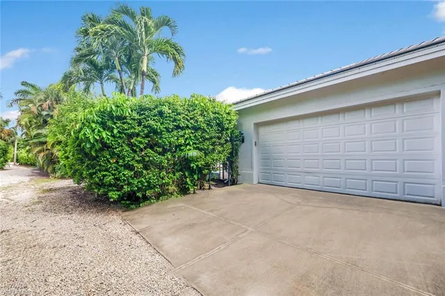 $10,000 | 600 6th Avenue North, Naples, FL 34102