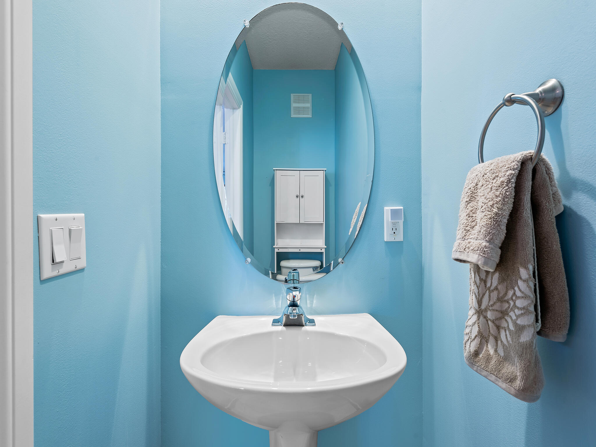 705 Southwest 4th Avenue Fort Lauderdale, FL 33315 - Photo 16 of 25 a bathroom with a sink and mirror